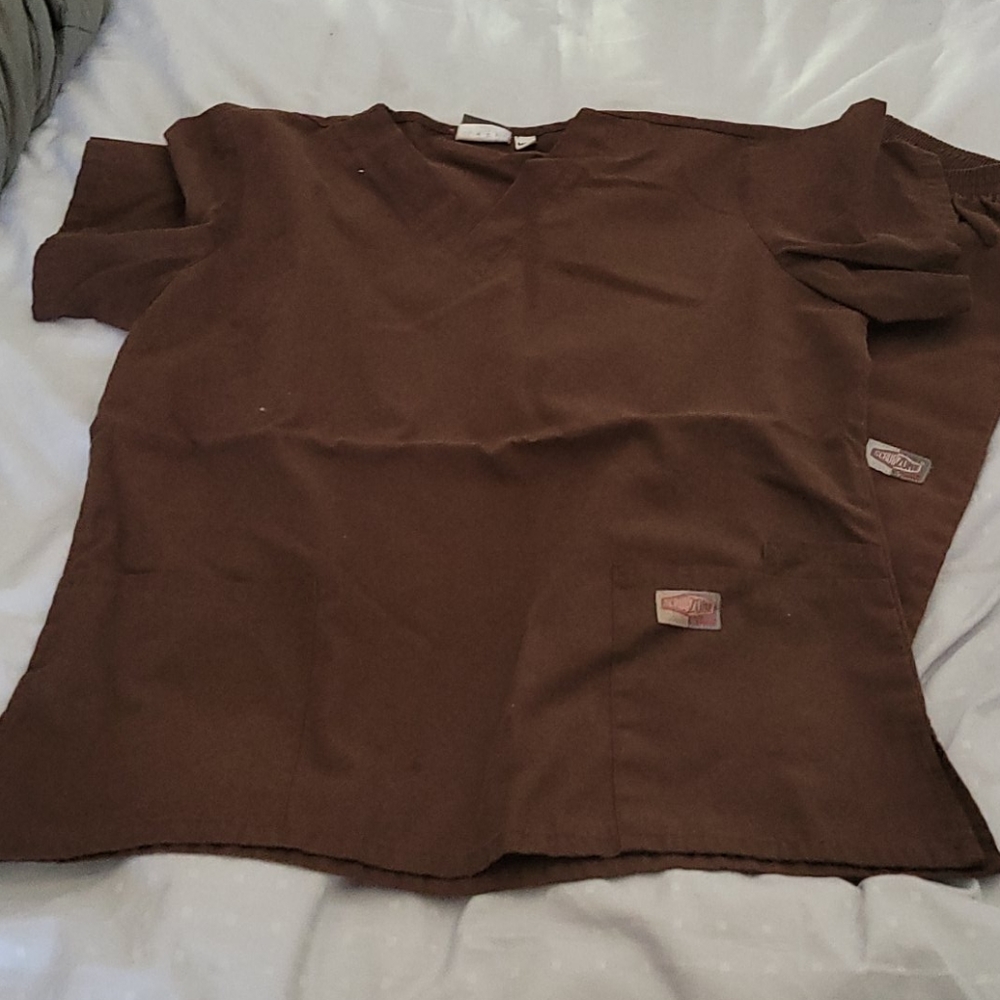 Unisex brown scrub set. Medium.
